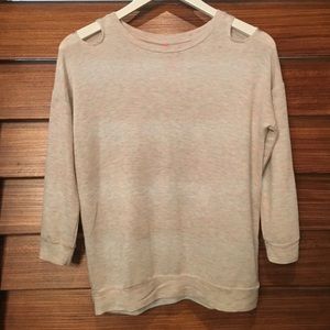 🟡 Cold Shoulder Shirt